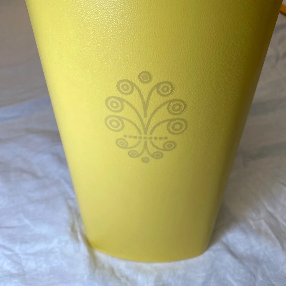Vintage Tupperware Yellow Canister Sunburst Lid 1222-5‎ 808-14 Kitchen Storage